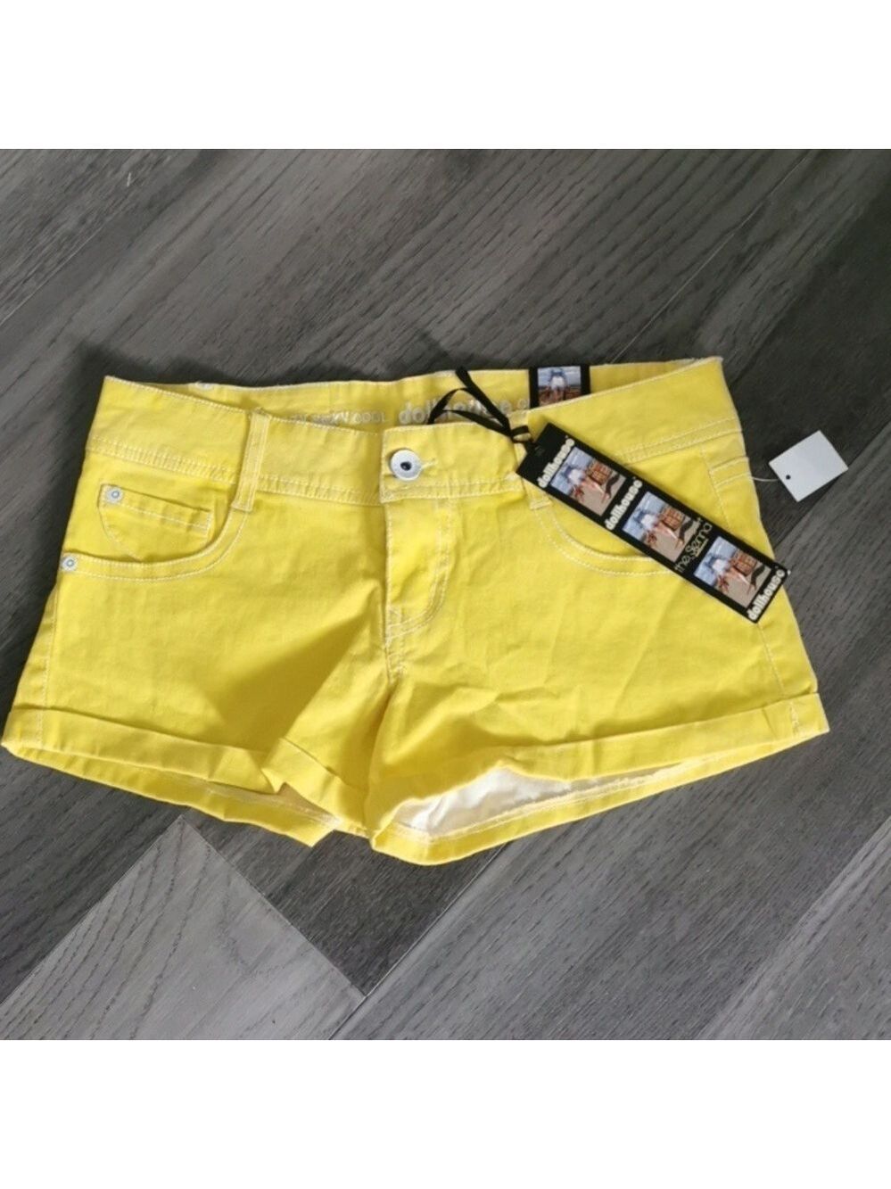 NWT Dollhouse Canary Yellow daisy duke, 90s bohochic shorts. Size 9.